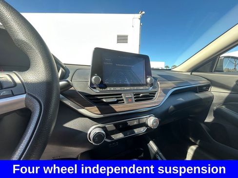 Used 2024 Nissan Altima 2.5 SV image 11