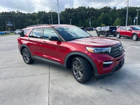 Used 2022 Ford Explorer XLT w/ Equipment Group 202A RWD image 8