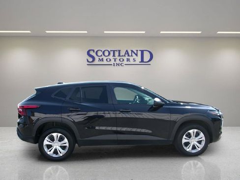 Used 2025 Chevrolet Trax LS FWD image 5