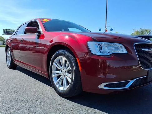 Used 2017 Chrysler 300 Limited image 8