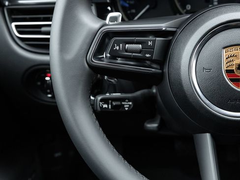 Certified 2026 Porsche Macan AWD/4WD image 15