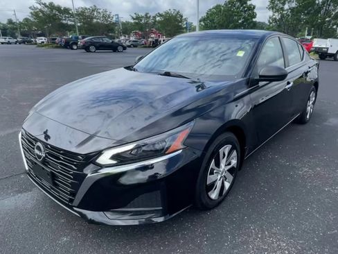 Used 2024 Nissan Altima 2.5 S FWD image 4