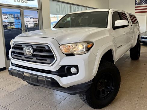 Used 2019 Toyota Tacoma SR5 RWD image 11