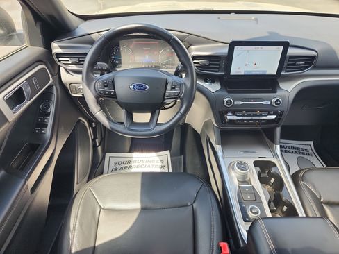 Used 2020 Ford Explorer XLT w/ Equipment Group 202A AWD/4WD image 40