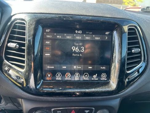 Used 2018 Jeep Compass Limited AWD/4WD image 10