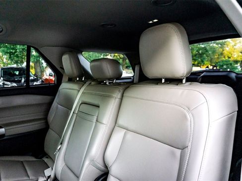 Used 2023 Ford Explorer XLT w/ Equipment Group 202A image 26