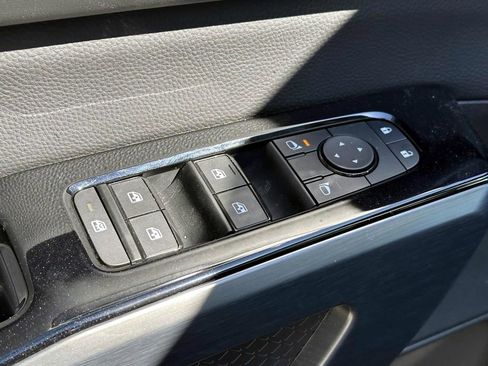 Certified 2025 Nissan Pathfinder SL w/ SL Premium Package image 18