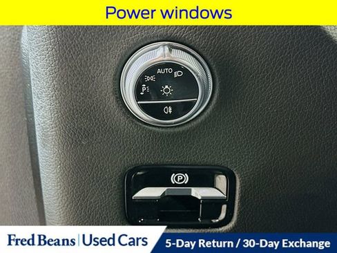 Used 2023 Mercedes-Benz GLC 300 GLC 300 image 12