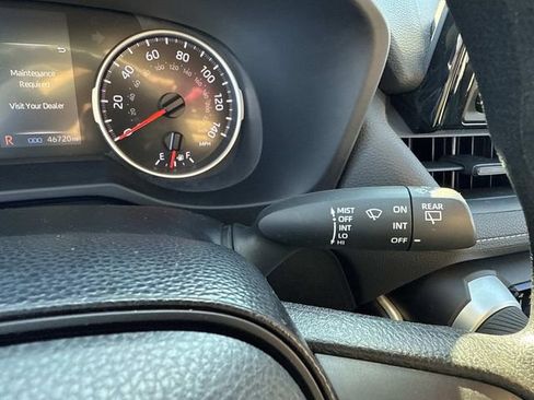 Used 2021 Toyota RAV4 LE image 34