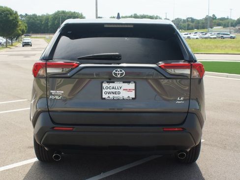 Used 2022 Toyota RAV4 LE AWD/4WD image 3