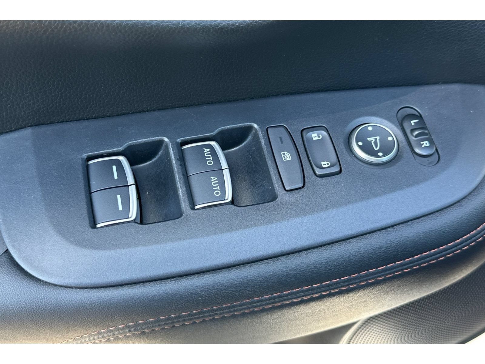 Used 2025 Honda HR-V Sport image 12