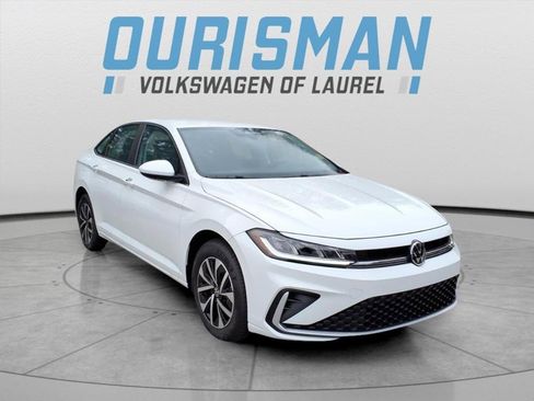 Used 2025 Volkswagen Jetta S image 1