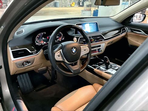 Used 2022 BMW 740i w/ Premium Package image 16