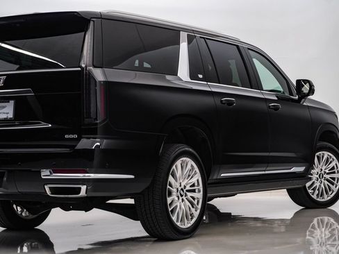 Used 2026 Cadillac Escalade ESV Luxury w/ LPO, Floor Liner Package AWD/4WD image 10