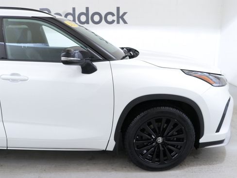Used 2023 Toyota Highlander L image 10