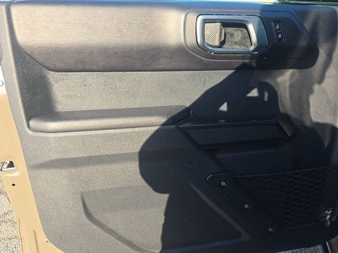 Used 2025 Ford Bronco Badlands image 12