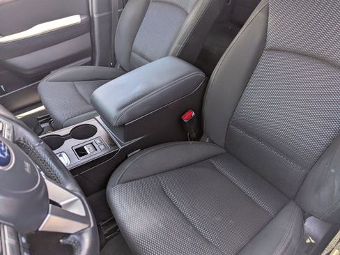 Used 2017 Subaru Outback 2.5i Premium AWD/4WD image 17