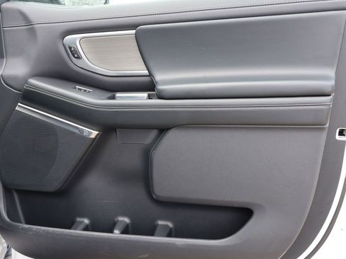 Used 2025 Ford Expedition Max Platinum AWD/4WD image 8