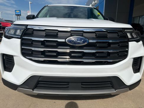 Used 2025 Ford Explorer Active RWD image 11