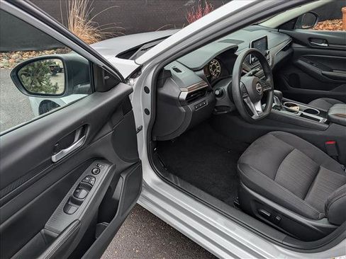 Used 2024 Nissan Altima 2.5 SV image 23
