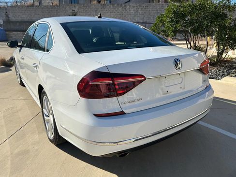 Used 2018 Volkswagen Passat 2.0T SE w/ SE Lighting Package image 11