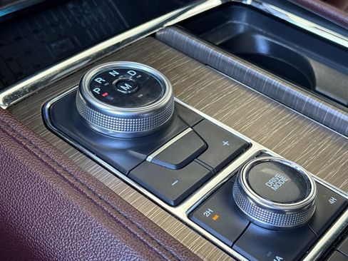 Used 2024 Ford Expedition Limited image 21