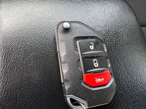 Used 2021 Jeep Wrangler Unlimited Rubicon AWD/4WD image 22