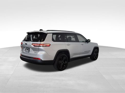 Used 2023 Jeep Grand Cherokee L Limited w/ Black Appearance Package AWD/4WD image 8