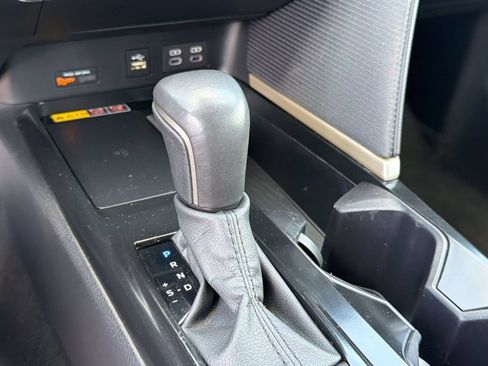Used 2025 Toyota Camry SE FWD image 17