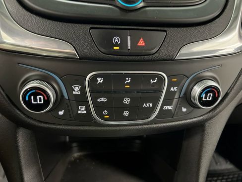 Used 2022 Chevrolet Equinox LT AWD/4WD image 16