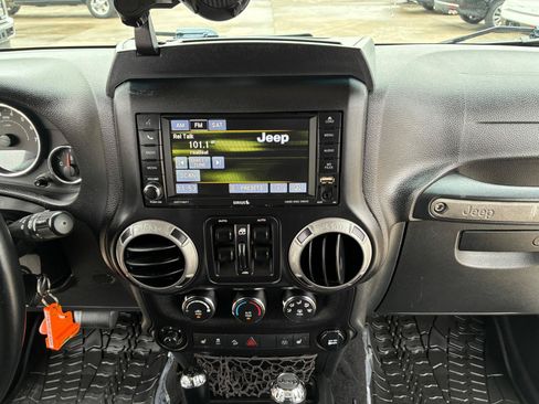 Used 2017 Jeep Wrangler Unlimited Sport w/ Quick Order Package 24S AWD/4WD image 17