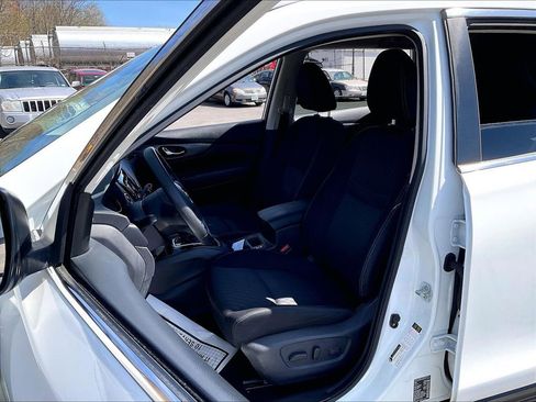 Used 2019 Nissan Rogue SV AWD/4WD image 10