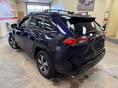 Used 2024 Toyota RAV4 SE w/ Weather & Moonroof Package AWD/4WD image 7