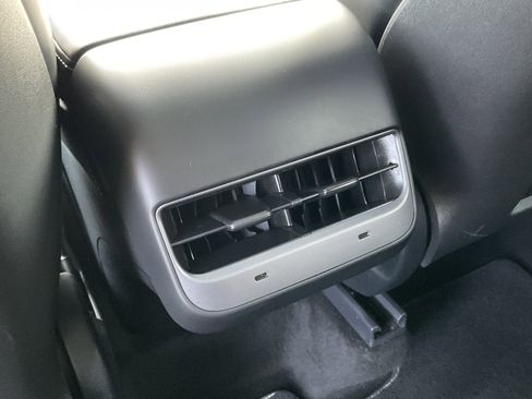 Used 2022 Tesla Model Y Performance image 35