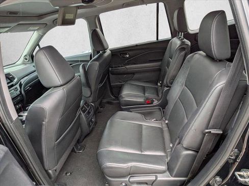 Used 2019 Honda Pilot Touring image 18