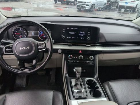 Used 2022 Kia Carnival LX image 26