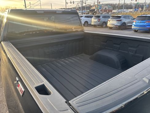 Used 2019 GMC Sierra 1500 SLE w/ SLE Value Package image 5