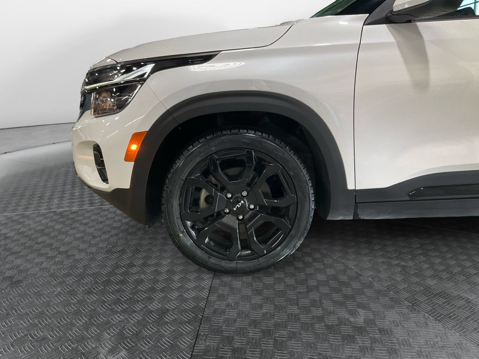 Used 2024 Kia Seltos X-Line AWD/4WD image 16