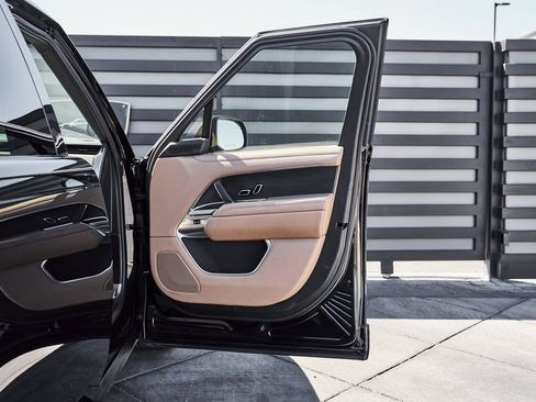 Used 2025 Land Rover Range Rover Long Wheelbase SE image 21