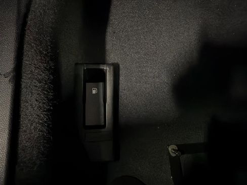 Used 2023 Subaru Crosstrek 2.5i Limited w/ Moonroof Package image 23