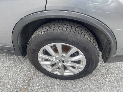 Used 2018 Nissan Rogue SV AWD/4WD image 35