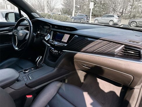 Used 2024 Cadillac XT6 Premium Luxury image 31