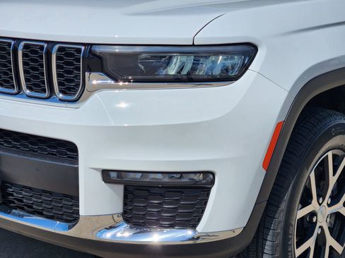 Used 2023 Jeep Grand Cherokee L Limited AWD/4WD image 9