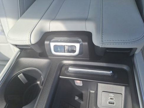 New 2025 Ford Expedition Platinum w/ Driver's Package image 18