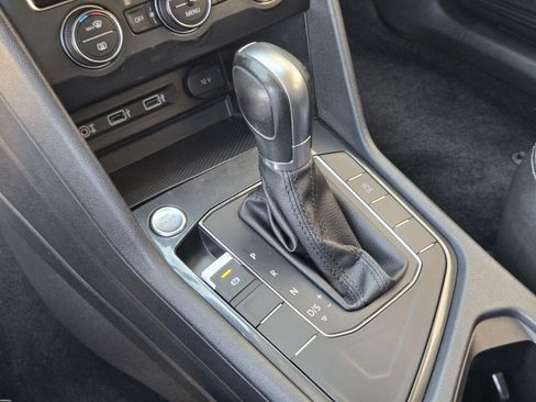 Used 2018 Volkswagen Tiguan SE FWD image 19