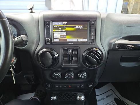 Used 2017 Jeep Wrangler Unlimited Sahara AWD/4WD image 21