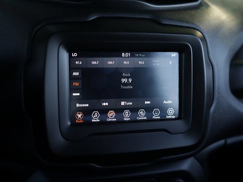 Used 2020 Jeep Renegade Latitude w/ Cold Weather Group AWD/4WD image 12