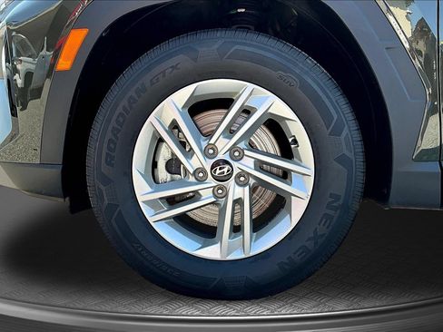 Used 2025 Hyundai Tucson SE FWD image 30