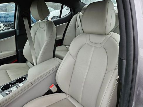 Used 2023 Genesis G70 2.0T image 6