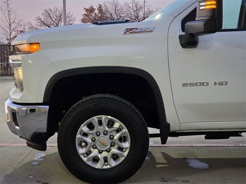 Used 2024 Chevrolet Silverado 2500 LT image 5